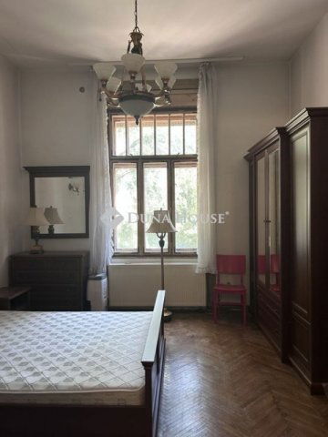 Eladó családi ház, Pécsett 499 M Ft, 1 szobás