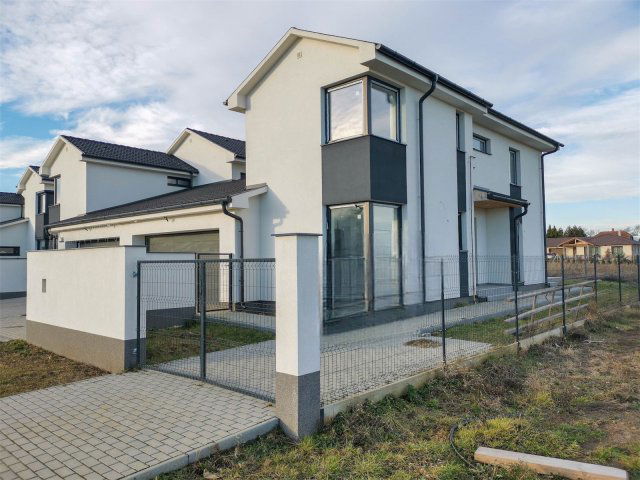 Eladó ikerház, Nyíregyházán 97.5 M Ft, 3 szobás