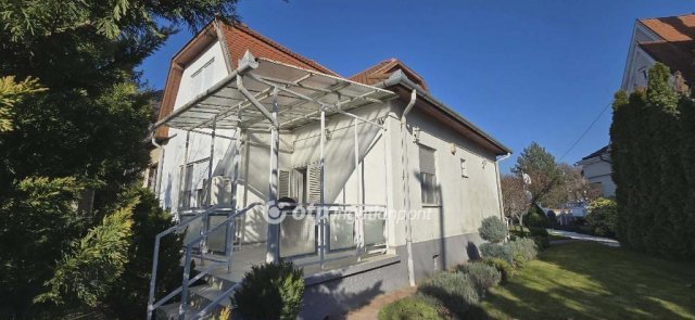 Eladó ikerház, Debrecenben 198 M Ft, 3 szobás