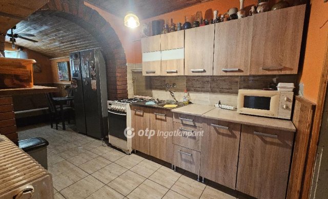 Eladó családi ház, Szigetszentmiklóson 25.3 M Ft, 2 szobás