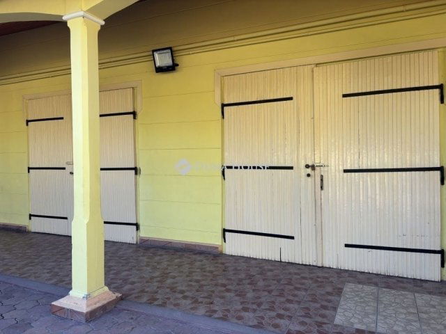 Eladó családi ház, Szarvason 130 M Ft, 5+1 szobás