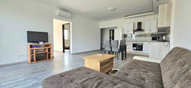 Kiadó ikerház, albérlet, Kecskeméten 400 E Ft / hó, 4 szobás