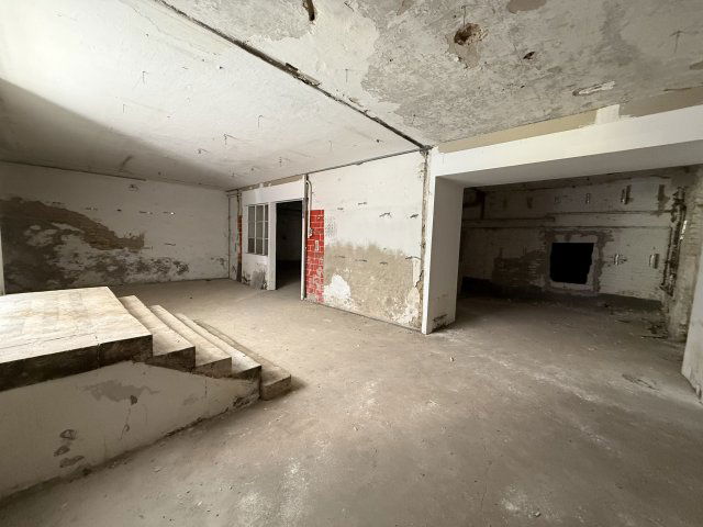 Eladó üzlethelyiség, VIII. kerületben, Blaha Lujza téren