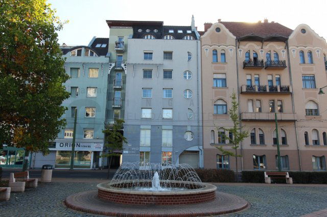 Eladó téglalakás, Szegeden 112 M Ft, 3 szobás