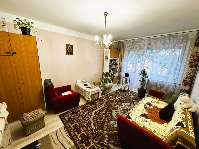 Eladó panellakás, Komlón 16.7 M Ft, 1+1 szobás