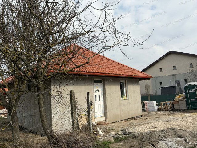 Eladó családi ház, Tatabányán 59 M Ft, 2 szobás