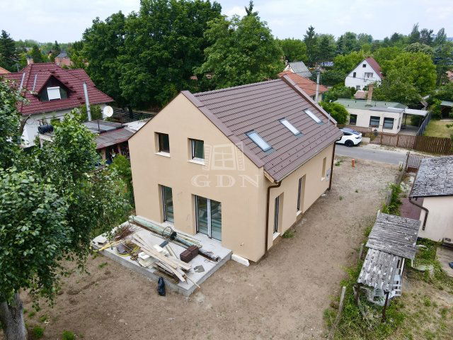 Eladó családi ház, Veresegyházon 119.99 M Ft, 4 szobás