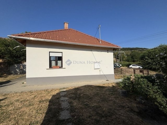 Eladó családi ház, Bajóton 55 M Ft, 2 szobás