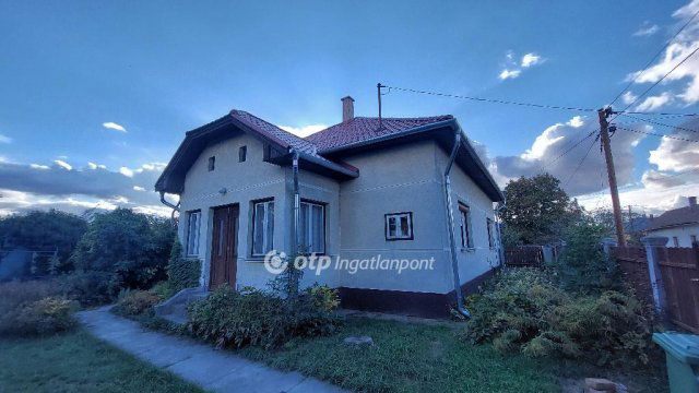 Eladó családi ház, Kisújszálláson 20 M Ft, 3 szobás