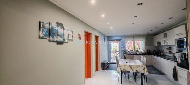 Eladó családi ház, Ócsán 95 M Ft, 6 szobás