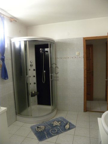 Eladó családi ház, Véménden 44.9 M Ft, 4 szobás