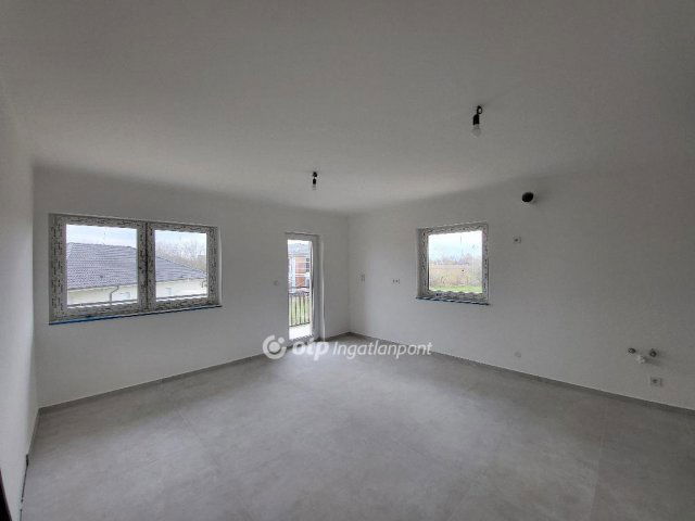 Eladó téglalakás, Szántódon 69.9 M Ft, 3 szobás