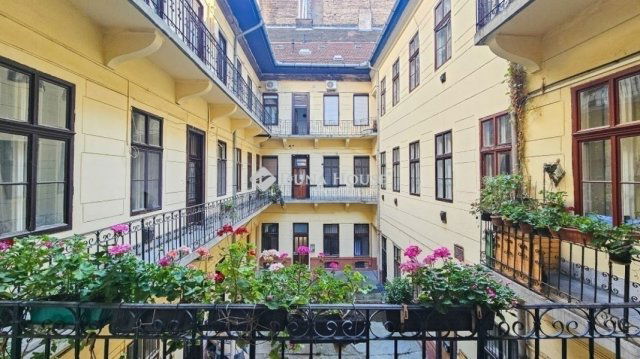 Eladó téglalakás, Budapesten, VII. kerületben 59.9 M Ft