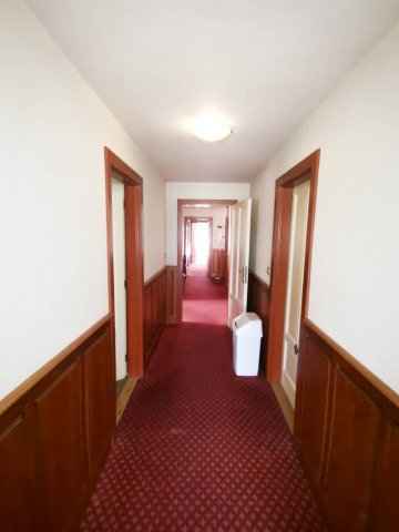 Eladó családi ház, Gyulán 260 M Ft, 9 szobás