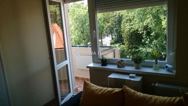 Eladó téglalakás, Pécsett 58 M Ft, 3 szobás