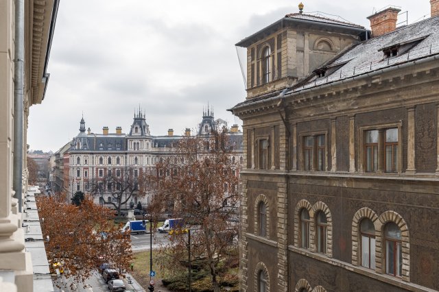 Eladó téglalakás, Budapesten, VI. kerületben, Andrássy úton