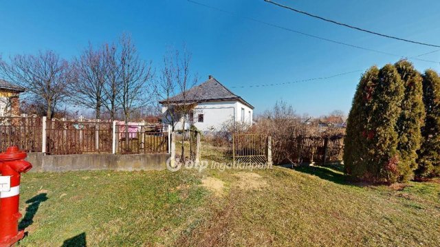 Eladó családi ház, Benken 10 M Ft, 2 szobás