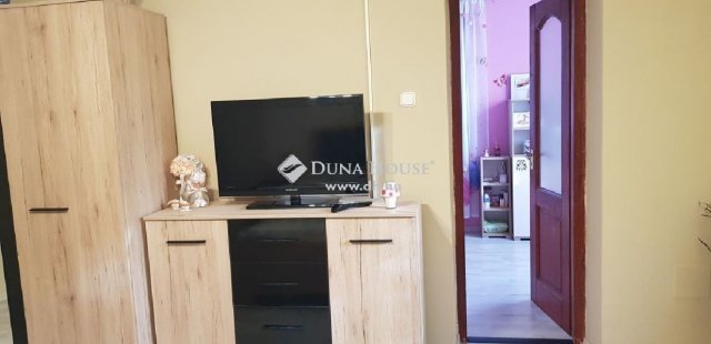 Eladó családi ház, Pócsmegyeren 79 M Ft, 5 szobás