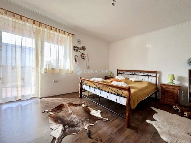 Eladó családi ház, Kozármislenyen 183.9 M Ft, 6 szobás