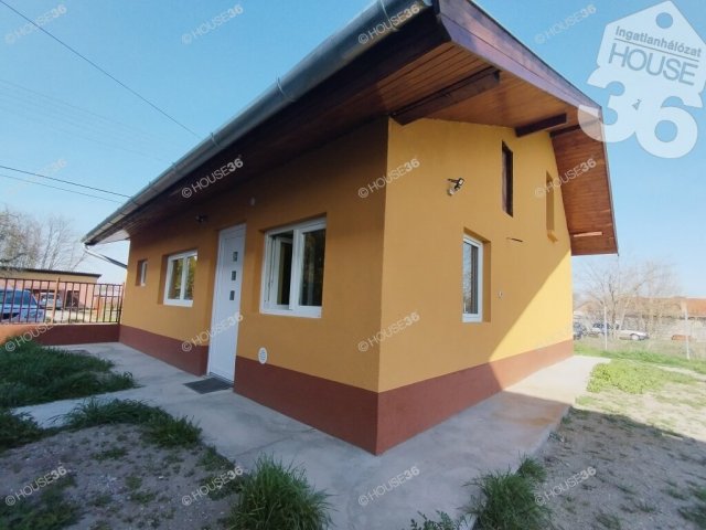 Eladó családi ház, Tiszaalpáron 26.9 M Ft, 2 szobás