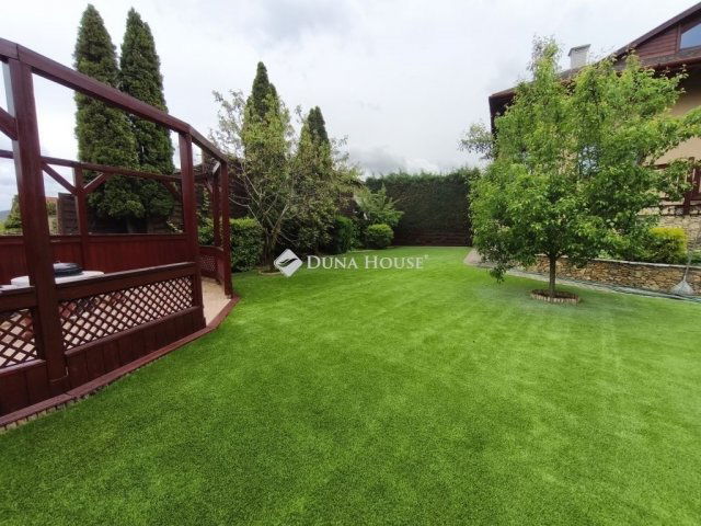 Eladó családi ház, Pilisszentivánon 271.6 M Ft, 7 szobás