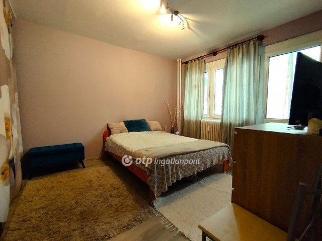 Eladó panellakás, Székesfehérvárott 54.99 M Ft, 2 szobás