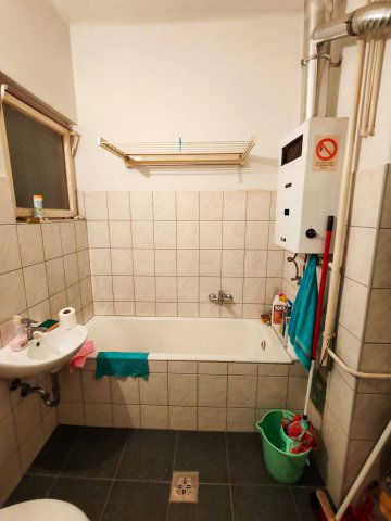 Kiadó üzlethelyiség, Pécsett 50 E Ft / hó, 2 szobás