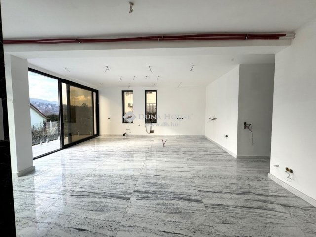 Eladó téglalakás, Budapesten, III. kerületben 145 M Ft, 2 szobás