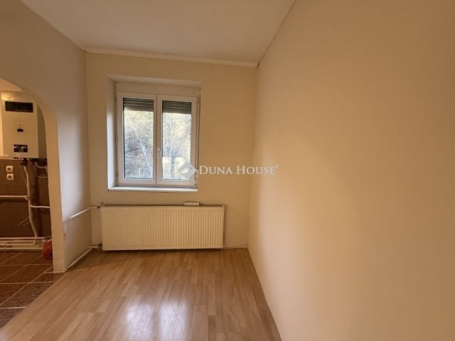 Eladó téglalakás, Nyergesújfaluban 25.9 M Ft, 2 szobás