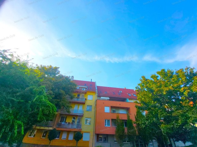 Eladó téglalakás, Győrött 98 M Ft, 2 szobás