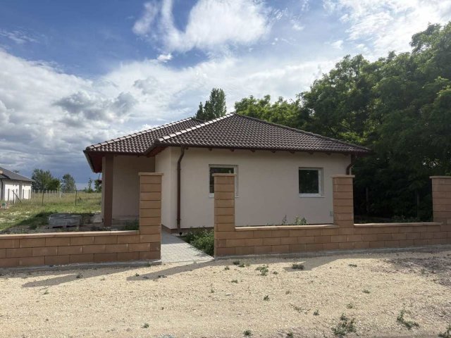 Eladó családi ház, Kiskunlacházán 86.9 M Ft, 4 szobás