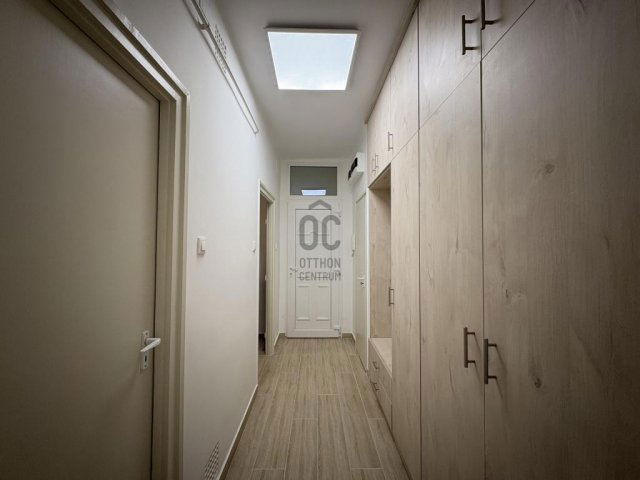 Eladó téglalakás, Cegléden 49.5 M Ft, 2 szobás