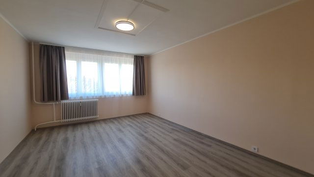 Kiadó panellakás, albérlet, Dunaújvárosban, Mátyás Király úton