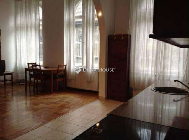 Eladó téglalakás, Budapesten, VI. kerületben, Izabella utcában