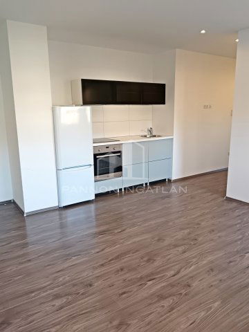 Eladó téglalakás, Veszprémben 76 M Ft, 3+1 szobás