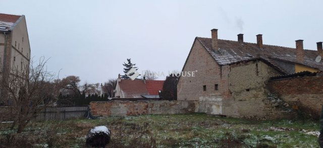 Eladó családi ház, Mohácson 22 M Ft, 5 szobás