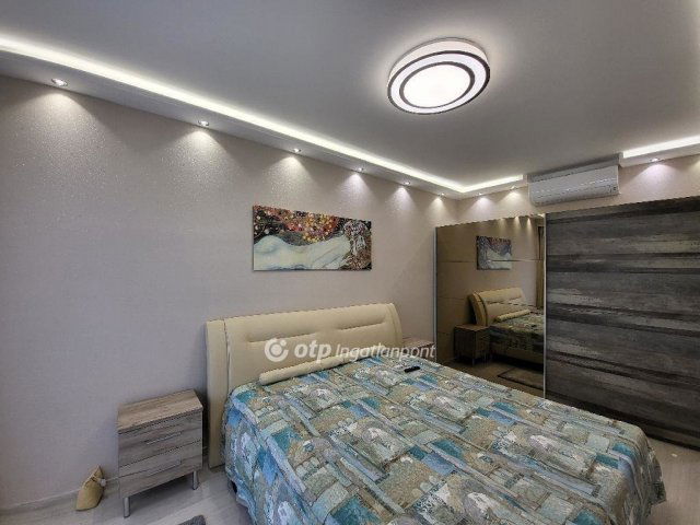 Eladó téglalakás, Siófokon 160 M Ft, 3 szobás