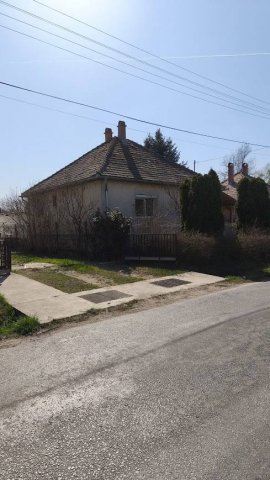 Eladó családi ház, Únyon 44.9 M Ft, 3 szobás