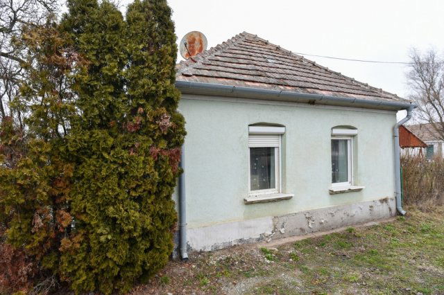 Eladó családi ház, Tüskeváron 8.99 M Ft, 1 szobás