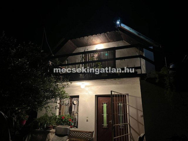 Eladó nyaraló, Pécsett, Malom-cseri úton 13 M Ft, 2 szobás