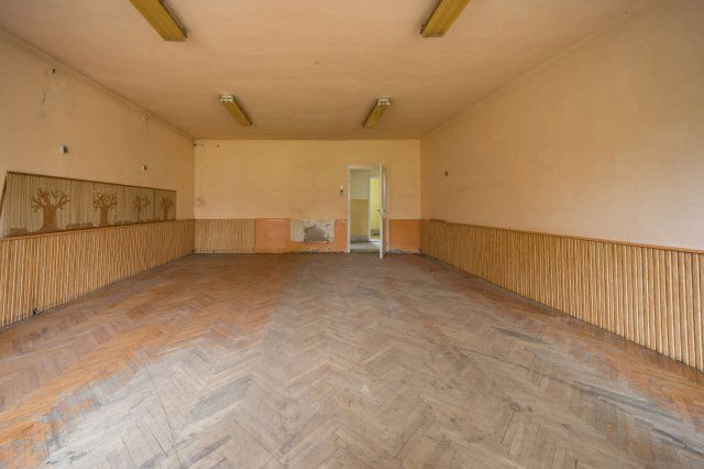 Eladó családi ház, Érsekvadkerten 50 M Ft, 6 szobás