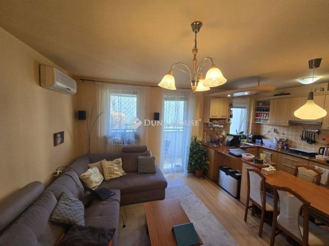 Eladó téglalakás, Szegeden 72.99 M Ft, 3 szobás