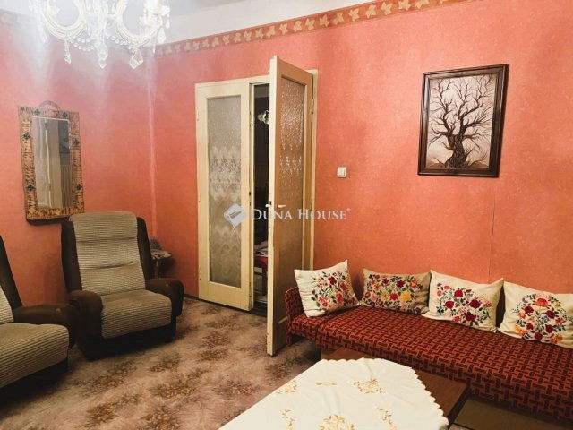 Eladó családi ház, Bugyin 52.99 M Ft, 2 szobás