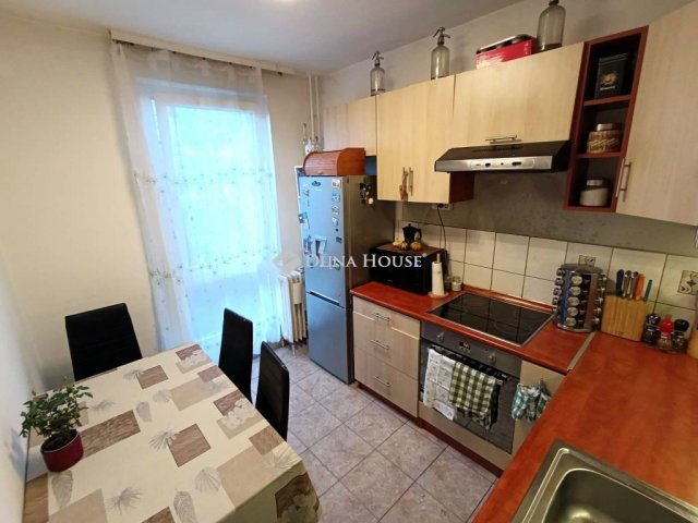 Eladó panellakás, Mohácson 32 M Ft, 3 szobás