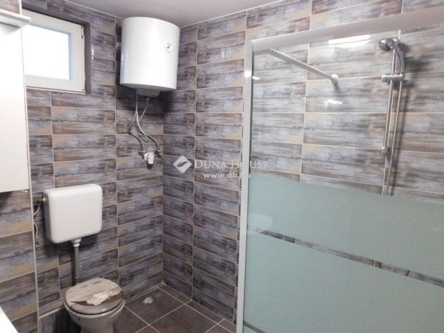 Eladó családi ház, Kecskeméten 250 M Ft, 2 szobás