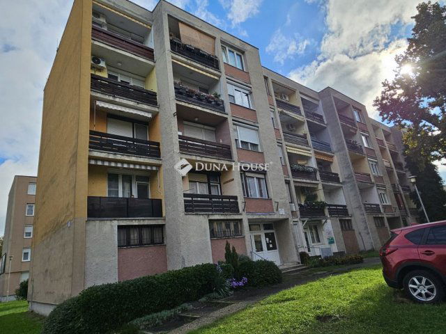 Eladó panellakás, Tatán 45 M Ft, 2 szobás / költözzbe.hu