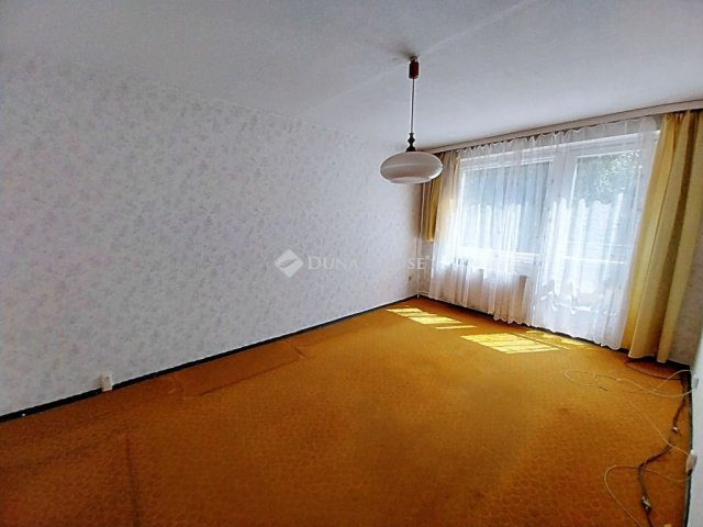 Eladó panellakás, Tatabányán 34.9 M Ft, 2 szobás