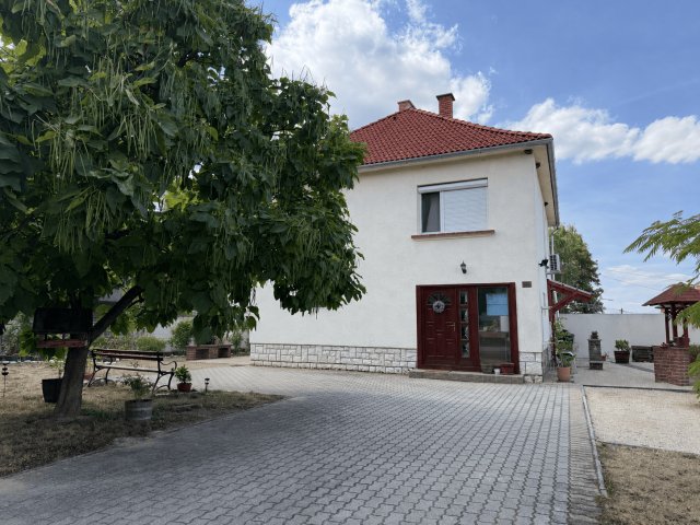 Eladó családi ház, Bakonyszentkirályon 57.9 M Ft, 4 szobás