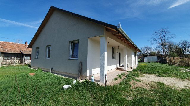 Eladó családi ház, Kókán 67 M Ft, 4+1 szobás