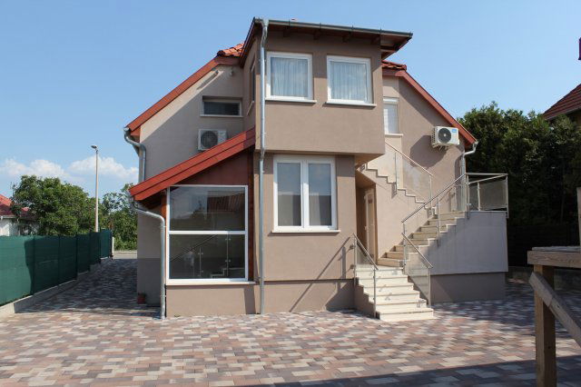 Eladó családi ház, Balatonfüreden 284 M Ft, 4+1 szobás